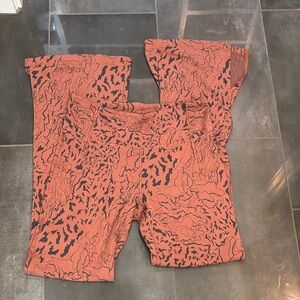 lululemon athletica abstract women’s pants with slits on the sides